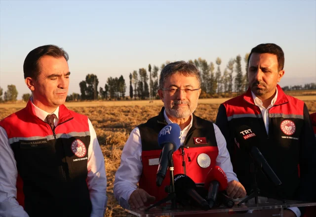 Tarım Sektöründe Heyecan: Bakan Yumaklı Kuru Fasulye Hasadında
