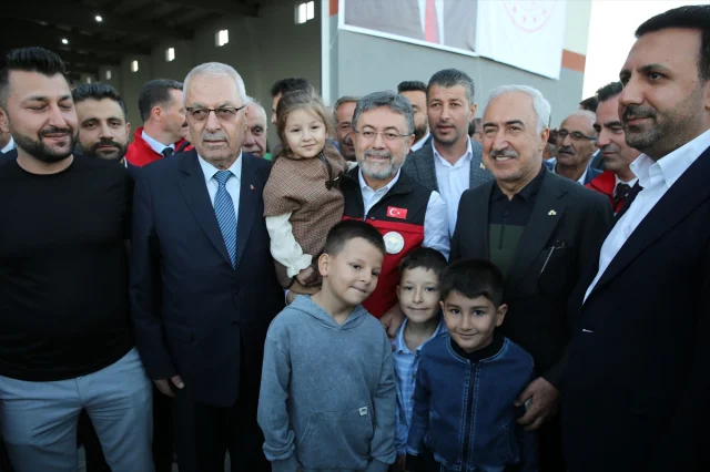 Tarım Sektöründe Heyecan: Bakan Yumaklı Kuru Fasulye Hasadında