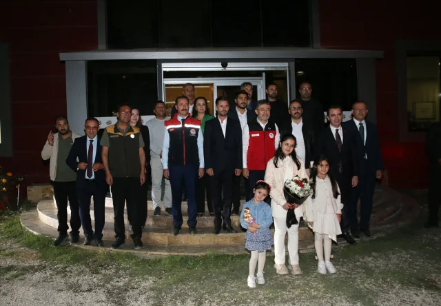 Tarım Sektöründe Heyecan: Bakan Yumaklı Kuru Fasulye Hasadında