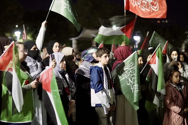 İzmir ve Manisa'da Gazze'ye Yapılan Saldırılara Sert Tepki