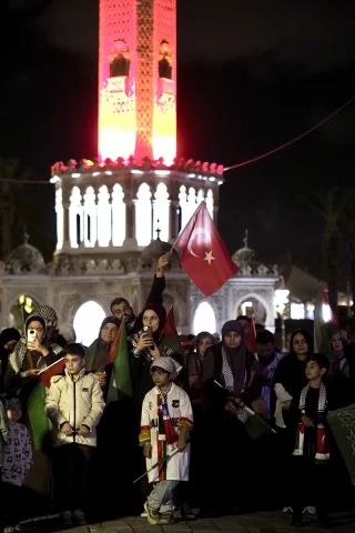 İzmir ve Manisa'da Gazze'ye Yapılan Saldırılara Sert Tepki