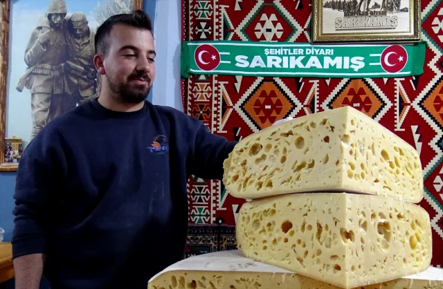 Kars'ta eşsiz tat: Gravyer peyniri sezonu açıldı