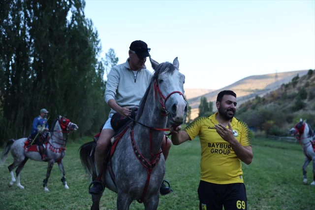 Belçika'dan Yola Çıkan Klasik Araç Tutkunları Bayburt'u Mest Etti