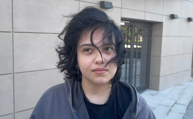 Şişli'de İnşaat Alanındaki Vincin Öğrenci Yurduna Devralması...