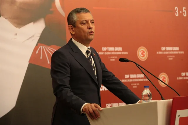 Özgür Özel'den CHP'nin Yeni Yönelimleri Üzerine Çarpıcı Açık...