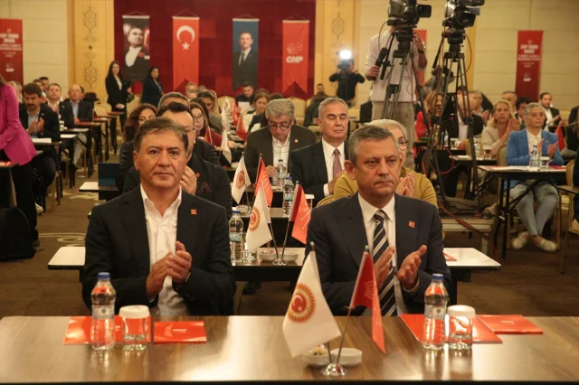 Özgür Özel'den CHP'nin Yeni Yönelimleri Üzerine Çarpıcı Açıklamalar