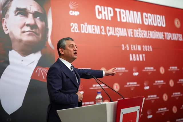 Özgür Özel'den CHP'nin Yeni Yönelimleri Üzerine Çarpıcı Açıklamalar