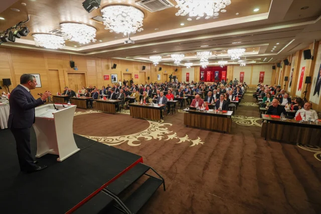 Özgür Özel'den CHP'nin Yeni Yönelimleri Üzerine Çarpıcı Açıklamalar