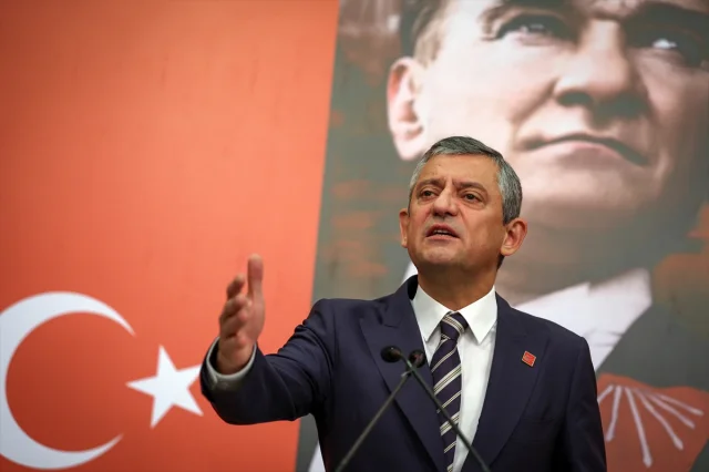 Özgür Özel'den CHP'nin Yeni Yönelimleri Üzerine Çarpıcı Açıklamalar