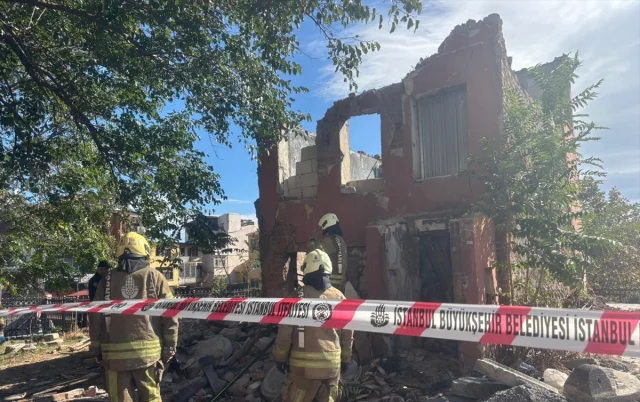 İstanbul'un Göbeğinde Terk Edilmiş Binada Gizemli Çökme