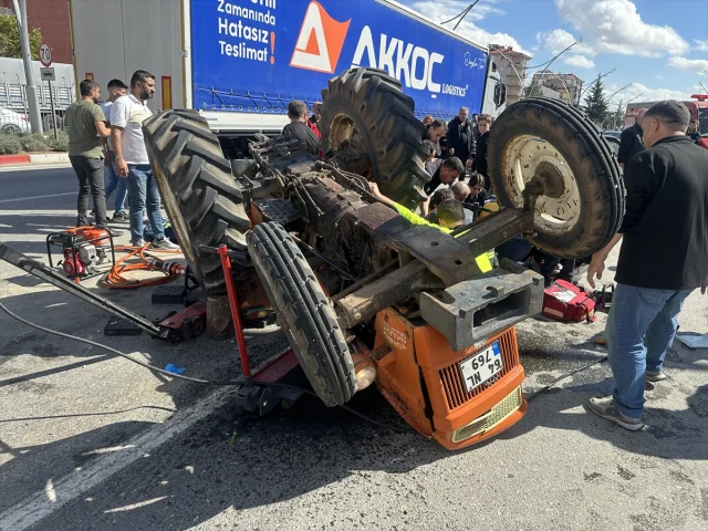 Uşak'ta Zincirleme Kaza Sürücüleri Harekete Geçirdi