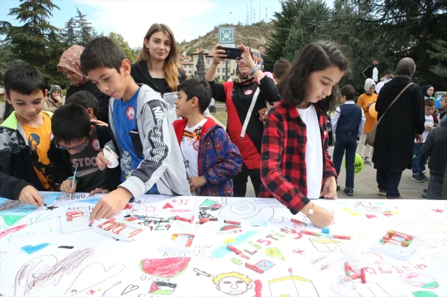 Türkiye Genelinde Filistinli Çocuklar İçin Çizim Etkinlikleri Düzenlendi