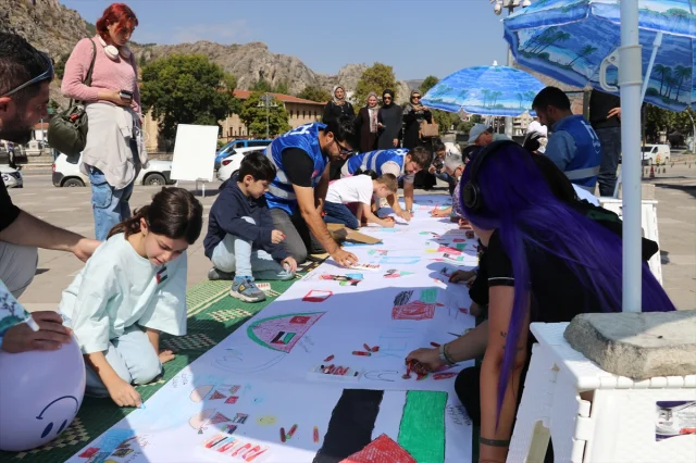 Türkiye Genelinde Filistinli Çocuklar İçin Çizim Etkinlikleri Düzenlendi