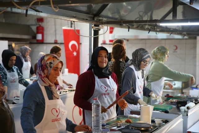 Türk Kızılay'ın "İyilikle Pişen Hayatlar" Projesiyle Depremzedelere Umut