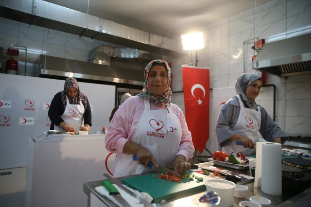 Türk Kızılay'ın "İyilikle Pişen Hayatlar" Projesiyle Depremzedelere Umut