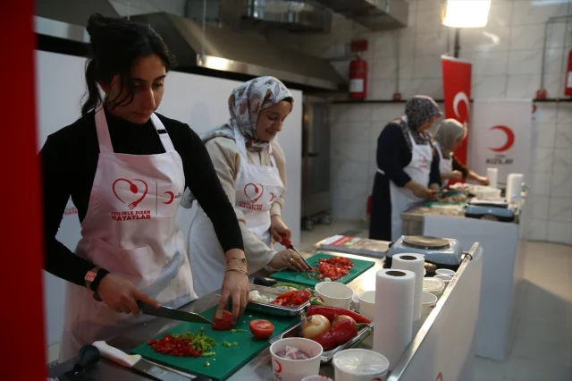 Türk Kızılay'ın "İyilikle Pişen Hayatlar" Projesiyle Depremzedelere Umut