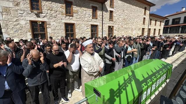 Konya'da Öğretmenin Trajik Kaybı: Cenazesi Gözyaşlarıyla Def...