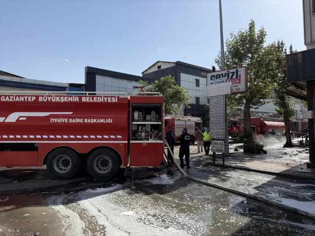 Gaziantep'te İşyerinde Çıkan Yangın Büyük Bir Ekip Tarafında...