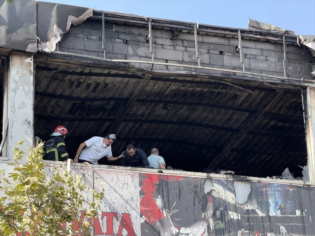 Gaziantep'te İşyerinde Çıkan Yangın Büyük Bir Ekip Tarafından Kontrol Altına Alındı