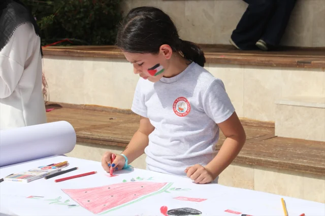 Muğla'da Çocuklar Gazze İçin Kalem Aldı