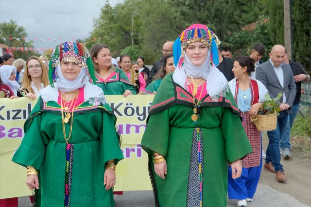 Kırklareli'nde Bağ Bozumu Şenlikleri Renkli Görüntülerle Başladı