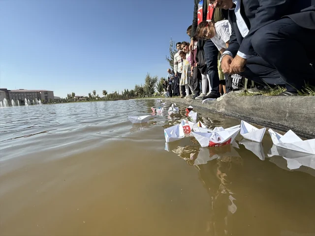 Iğdır'da Çocuklar, Filistin İçin Göletlere Kağıttan Sumud Filosu Yaptı