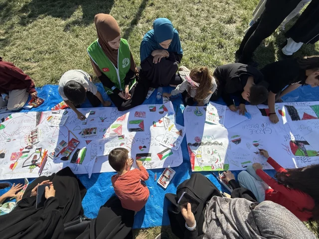 Iğdır'da Çocuklar, Filistin İçin Göletlere Kağıttan Sumud Filosu Yaptı