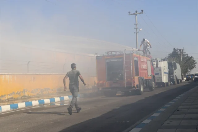 Kilis'te kauçuk fabrikasında büyük yangın paniği