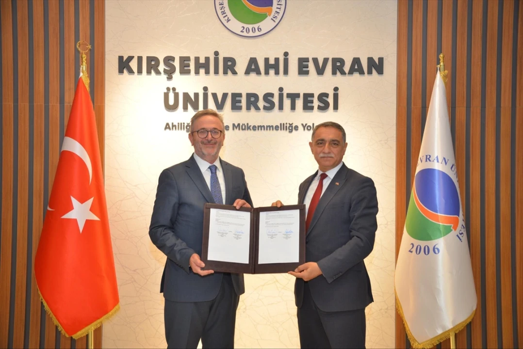 Kırşehir Ahi Evran Üniversitesi Koleksiyonu TÜYEK'e Emanet Ediliyor