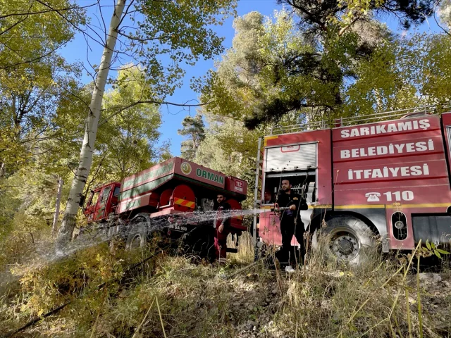 Sarıkamış'ta Çıkan Yangın Korkuttu: 1 Hektar Ormanlık Alan T...