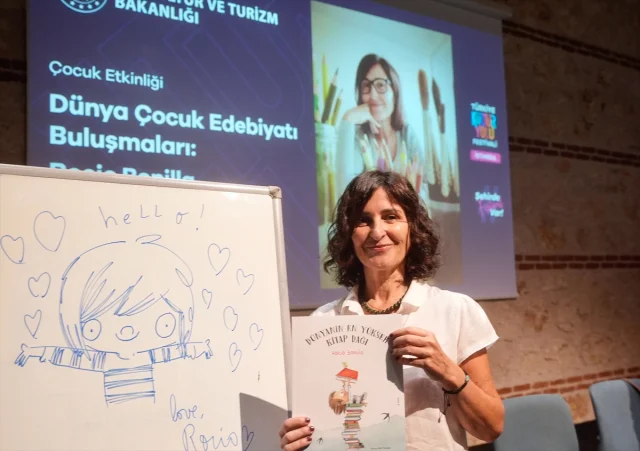Ünlü Çizer Rocio Bonilla İstanbul'un Büyüsüne Kapıldı