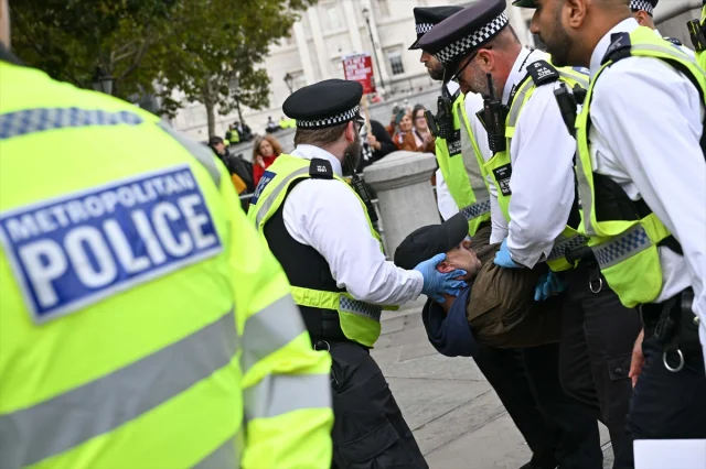 İngiltere'de protestolar: Palestine Action destekçilerine polis müdahalesi