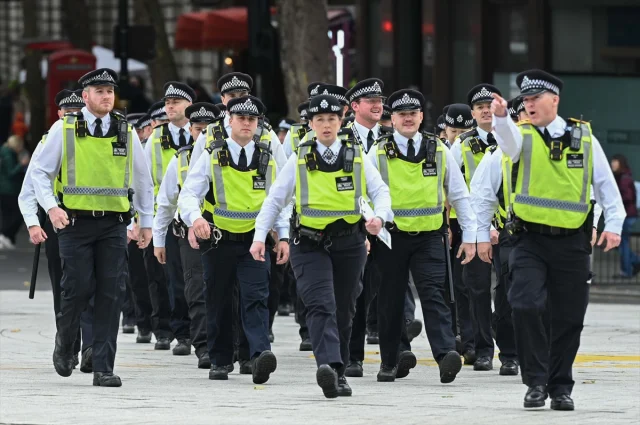 İngiltere'de protestolar: Palestine Action destekçilerine polis müdahalesi