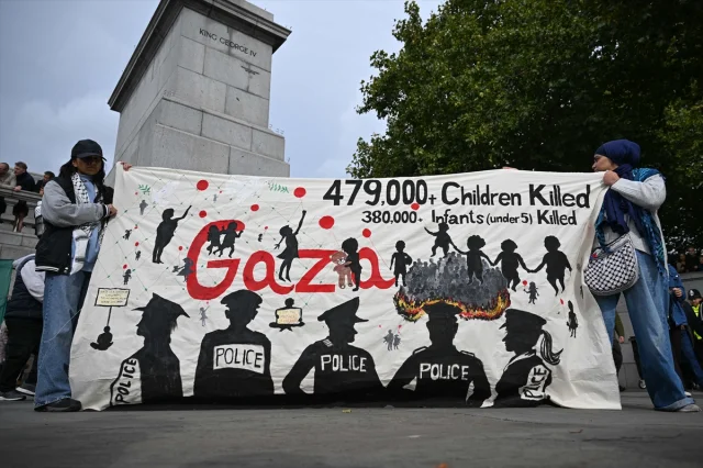 İngiltere'de protestolar: Palestine Action destekçilerine polis müdahalesi
