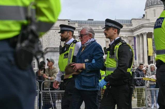 İngiltere'de protestolar: Palestine Action destekçilerine polis müdahalesi
