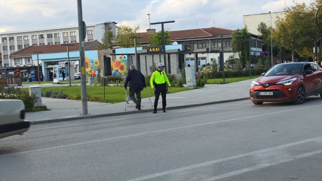 Bursa'da Trafik Polislerinden Anlamlı Yardım