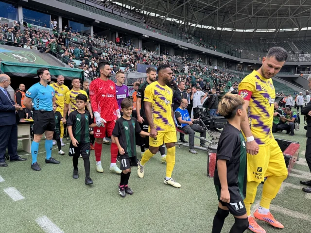 Trendyol Süper Lig'de Heyecan Dorukta: Kocaelispor ile ikas Eyüpspor Mücadelesi