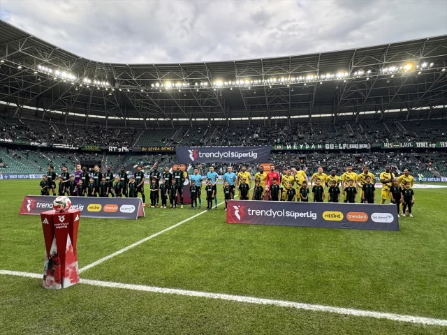 Trendyol Süper Lig'de Heyecan Dorukta: Kocaelispor ile ikas Eyüpspor Mücadelesi