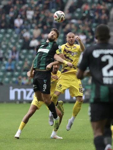 Trendyol Süper Lig'de Heyecan Dorukta: Kocaelispor ile ikas Eyüpspor Mücadelesi
