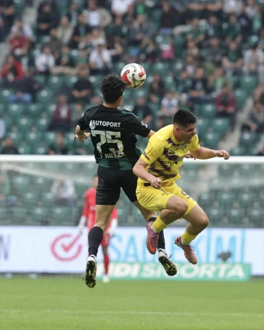 Trendyol Süper Lig'de Heyecan Dorukta: Kocaelispor ile ikas Eyüpspor Mücadelesi
