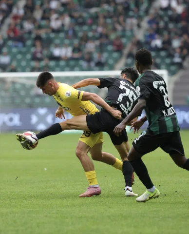 Trendyol Süper Lig'de Heyecan Dorukta: Kocaelispor ile ikas Eyüpspor Mücadelesi