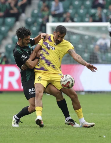 Trendyol Süper Lig'de Heyecan Dorukta: Kocaelispor ile ikas Eyüpspor Mücadelesi