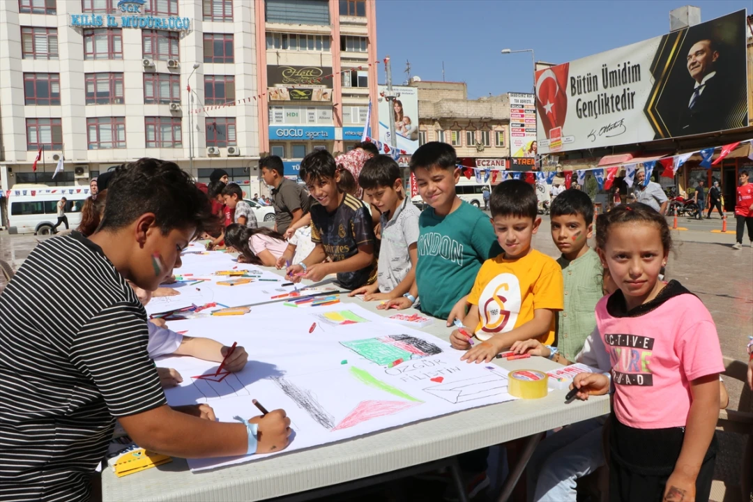 Kilis'te Filistinli Çocuklar İçin Duygu Dolu Çizim Etkinliği