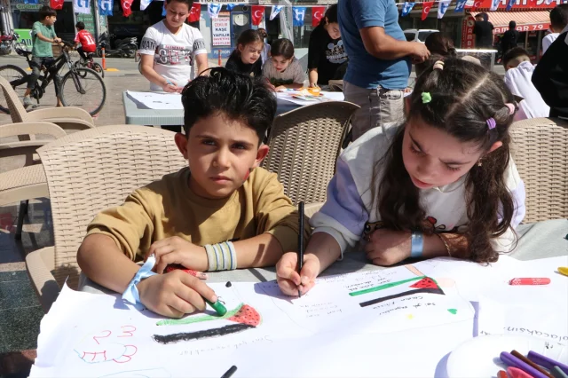 Kilis'te Filistinli Çocuklar İçin Duygu Dolu Çizim Etkinliği