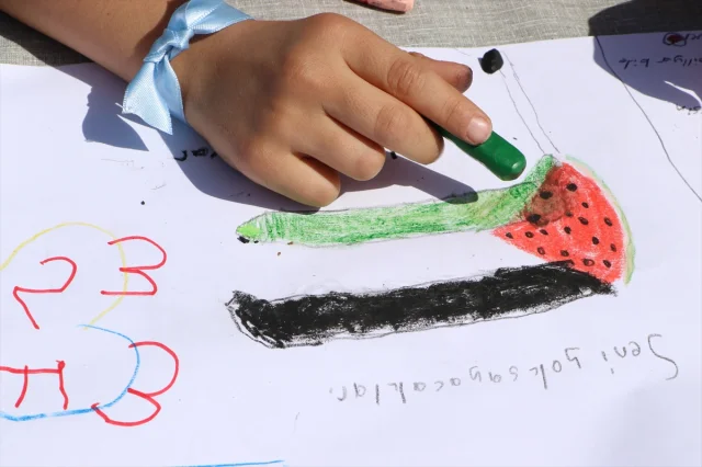 Kilis'te Filistinli Çocuklar İçin Duygu Dolu Çizim Etkinliği
