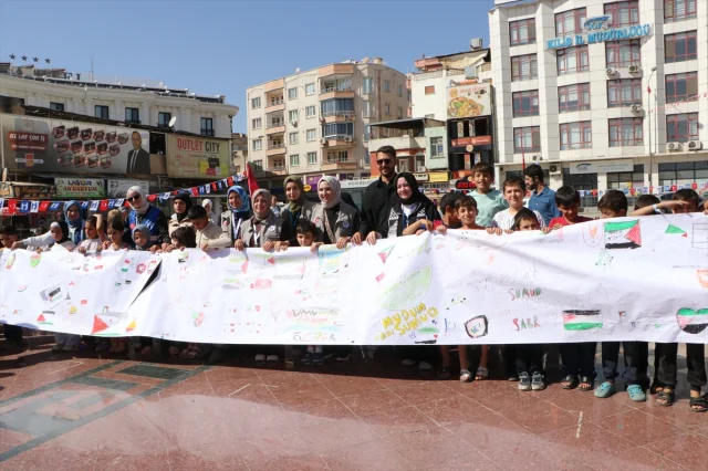 Kilis'te Filistinli Çocuklar İçin Duygu Dolu Çizim Etkinliği