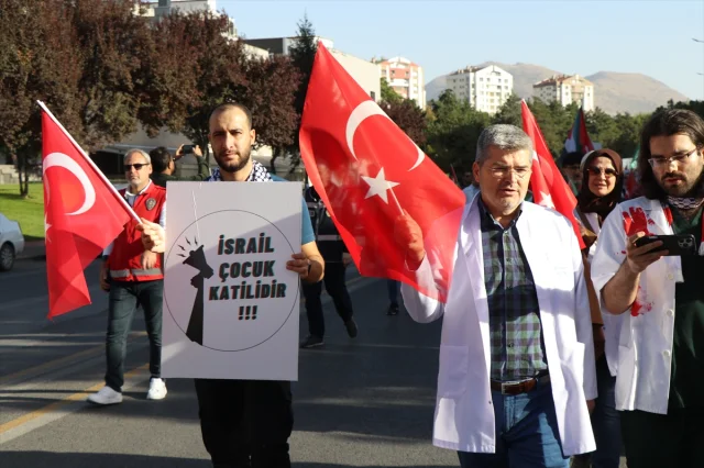 Kayseri'de sağlık çalışanlarından Gazze için güçlü tepki
