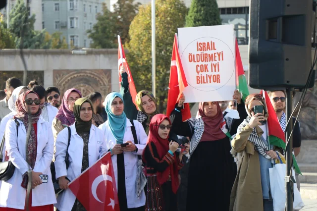 Kayseri'de sağlık çalışanlarından Gazze için güçlü tepki