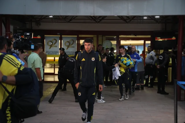Fenerbahçe'nin Samsun'a Gelişi Büyük Heyecan Yarattı