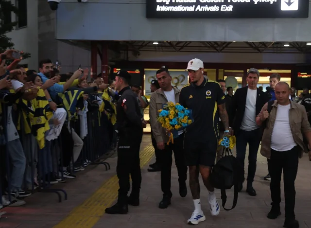 Fenerbahçe'nin Samsun'a Gelişi Büyük Heyecan Yarattı